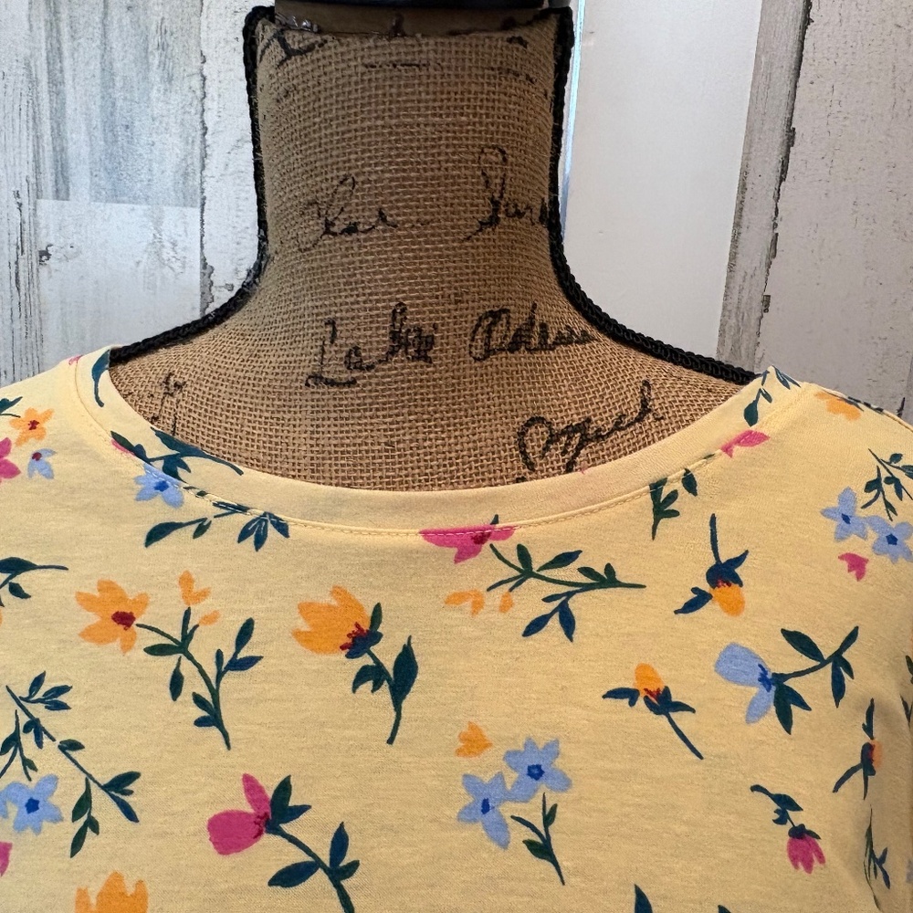 Woman Within Yellow Floral Top - Picture 3 of 9